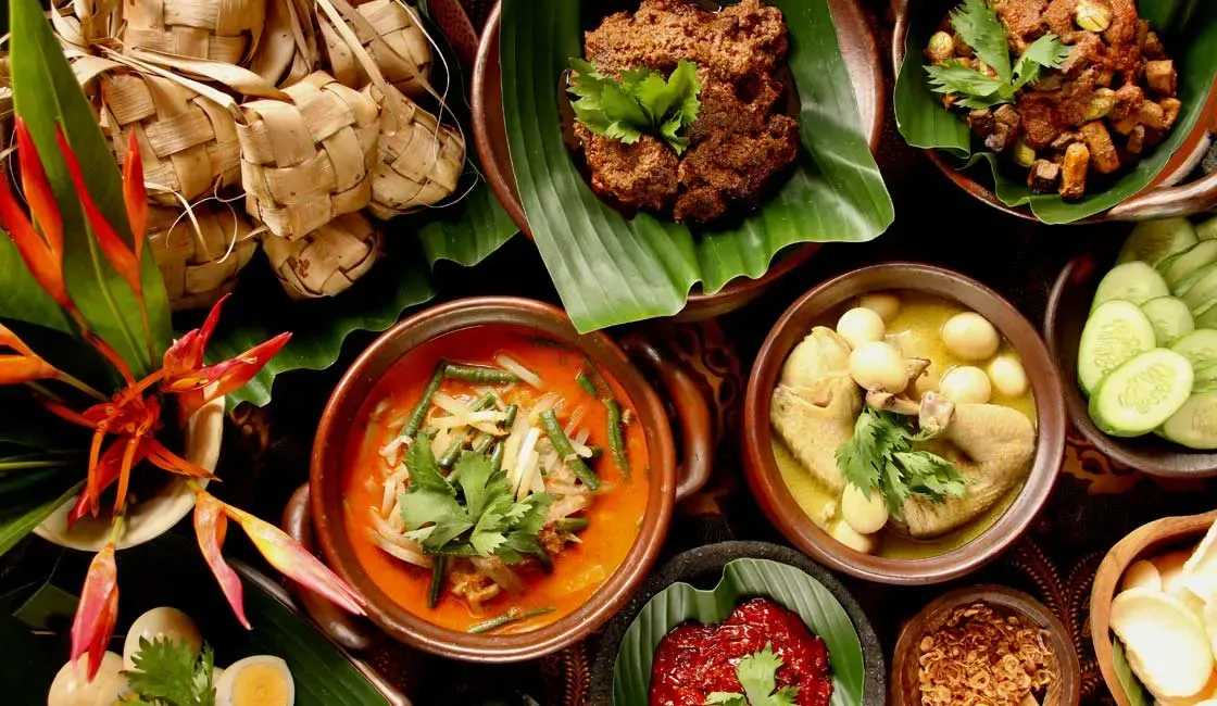 Whether you’re indulging in street food in Jakarta, seafood in Bali, or Padang cuisine in Sumatra, every dish tells a story of the country’s history and culture.